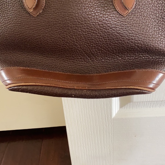 Chocolate brown Dooney and Bourke shoulder bag. Very good condition. - Picture 4 of 7